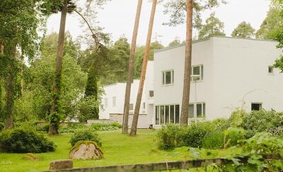 Vista esterna della casa a schiera Rantala, progettata da Alvar Aalto, a Sunila, in Finlandia