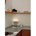 Verpan Wire pöytävalaisin, 30 cm, kromi - valkoinen, sisustuskuva