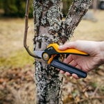 Fiskars X-Series pruner, bypass, M, P921, decoration image
