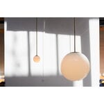 Michael Anastassiades Brass Architectural Collection riippuvalaisin 250, kiillotettu messinki, sisustuskuva