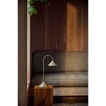 Frandsen Grasp lampe de table portable, 47 cm, gris sable, image décorative