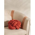 Design House Stockholm Cuscino Knot, rosso arancione, immagine decorativa Design House Stockholm Cuscino Knot, rosso arancione, immagine decorativa