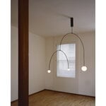 Michael Anastassiades Mobile Chandelier 9 riippuvalaisin, musta patinoitu messinki, sisustuskuva