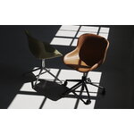 Normann Copenhagen Hyg chair with 5 wheels, swivel, aluminium - brandy leather Ultr