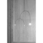 Michael Anastassiades Mobile Chandelier 9 riippuvalaisin, musta patinoitu messinki, sisustuskuva