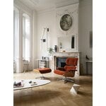 Vitra Eames Lounge Ottoman, cherry - Calma brandy 07, decoration image