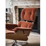 Vitra Eames Lounge Chair, new size, cherry - Calma brandy 07, decoration image