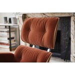 Vitra Eames Lounge Chair, new size, cherry - Calma brandy 07, decoration image