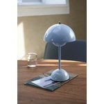 &Tradition Flowerpot VP9 portable table lamp, light blue