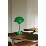 &Tradition Flowerpot VP9 portable table lamp, signal green