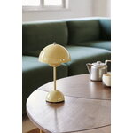 &Tradition Flowerpot VP9 portable table lamp, pale sand