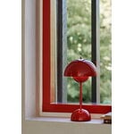 &Tradition Lampe de table portable Flowerpot VP9, rouge vermillon, image décorative