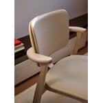 Artek Domus stol, lackerad björk - Prestige cream - Prestige nougat, dekorationsbild