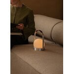 Audo Copenhagen Carrie lampe de table portable, Anniv. Ed., IP44, aluminium brossé - cuir, image décorative