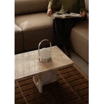 Audo Copenhagen Carrie lampe de table portable, Anniv. Ed., IP44, aluminium brossé - cuir, image décorative