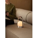 Audo Copenhagen Carrie lampe de table portable, Anniv. Ed., IP44, aluminium brossé - cuir, image décorative