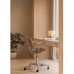 Audo Copenhagen Nonna pöytävalaisin, 24 cm, harjattu alumiimi - sand tekstiili, sisustuskuva