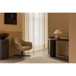 Audo Copenhagen Harbour lounge chair, swivel with return black - Baena 15 beige, decoration image