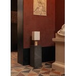 Audo Copenhagen Lampe de table Nonna, 49 cm, travertin sable - textile sable, image décorative