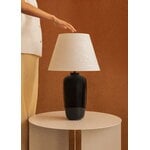 Audo Copenhagen Torso pöytävalaisin, 57 cm, musta - luonnonvalkoinen, sisustuskuva