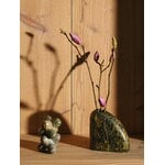 Tom Dixon Boulder maljakko, jalallinen, forest green marmori, näkymä 5