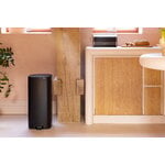 Brabantia Bo Pedal Bin 30 L, negro mate, imagen de decoración