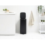 Brabantia Bo Pedal Bin 30 L, negro mate, imagen de decoración