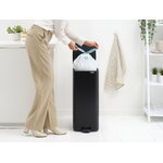 Brabantia Bo Pedal Bin 30 L, negro mate, imagen de decoración