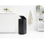 Brabantia Bo Pedal Bin 30 L, negro mate, imagen de decoración