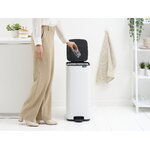 Brabantia Bo Pedal Bin 30 L, blanco, imagen de decoración