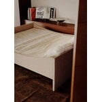 RYE Curved sängynrunko, vaalea beige, sisustuskuva