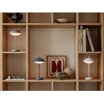 Fritz Hansen Clam Portable ladattava pöytävalaisin, dusk blue, sisustuskuva