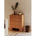 Ferm Living Kuben lipasto 1x4, lakattu luonnonvärinen tammiviilu, sisustuskuva