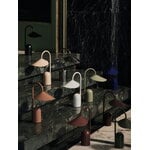 Ferm Living Lampe portable Arum, acier inoxydable, image décorative