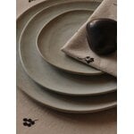 Ferm Living Flow lautanen, M, luonnonvalkoinen, sisustuskuva