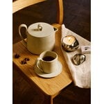 Ferm Living Flow teekannu, luonnonvalkoinen pilkullinen, näkymä 2