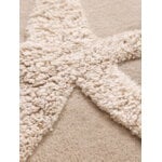 Ferm Living Kove tuftattu matto, 130 cm, luonnonvärinen, sisustuskuva