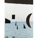 Ferm Living Phase mobile, musta - kulta, sisustuskuva