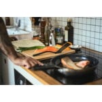 Fiskars Functional Form flipping spatula, decoration image