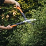 Fiskars PowerGear X hedge shear HSX92, decoration image