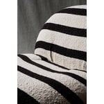 GUBI Pacha nojatuoli, pyörivä, Karakorum Stripe mustavalkoinen - musta, sisustuskuva