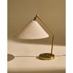 GUBI Gräshoppa table lamp, brass - canvas, decoration image