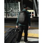 Db Journey Hugger reppu, 30 L, black out, sisustuskuva