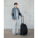 Db Journey Hugger Roller Bag Carry-on laukku, 40L, black out, sisustuskuva