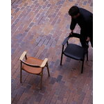 TAKT T24 Bow chair, Eiche - cognacfarbenes Spoor Zea Leder, dekorationsbild