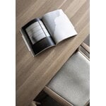 Karimoku Case N-DC01 käsinojallinen tuoli, lakattu tammi - beige Coda 2 0103, sisustuskuva