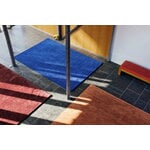 LAYERED Solid wool rug, blue foncé, decoration image