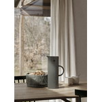 Stelton EM77 Isolierkanne, 1,0 l, dunkles Forstgrün, dekorationsbild