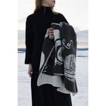 Lapuan Kankurit Kissanpäivät blanket, 90 x 130 cm, dark grey - white, decoration image