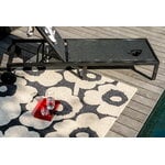 Marimekko Unikko Outdoor matto, charcoal-white, sisustuskuva